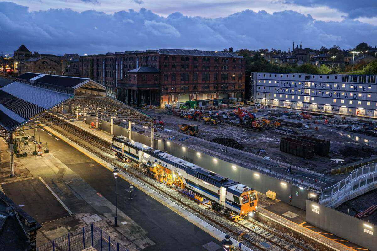 photo of huddersfield station at night